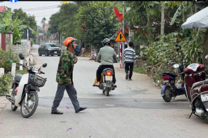 PHỐ VĨNH HƯNG - Tiện ích đày đủ - Ngõ thông - Ô tô đỗ cửa - Gần trường, gần chợ Diện tích 80 m2 x 3 tầng x 4 ngủ. Sổ đỏ chính chủ cất két sẵn sàng giao dịch. Liên hệ SĐT 0833639835 để được tư vấn và xem nhà.